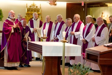 Cardinal Sean P. O’Malley celebrates Mass Dec. 20, 2011 with senior priests from the Archdiocese of Boston’s Regina Cleri residence. Pilot photo by Gregory L. Tracy