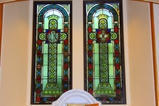 StM_stain glass behind alter