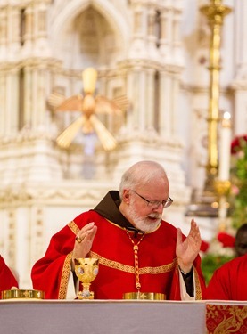 Members of the new ecclesial movement and realities celebrate the Pentecost Vigil with Cardinal Sean P. O’Malley at the Cathedral of Holy Cross May 26, 2012. Pilot photo/ Gregory L. Tracy