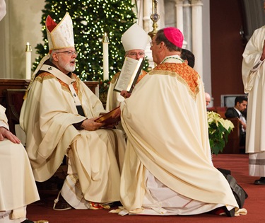 Episcopal ordination of Bishop Robert P. Deeley, Jan. 4, 2013 at the Cathedral of the Holy Cross. Pilot photo/ Gregory L. Tracy