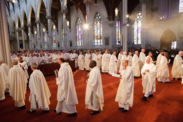 Cardinal Sean P. O’Malley celebrates the Chrism Mass March 26, 2013 at the Cathedral of the Holy Cross. The Mass at which sacred oils are blessed is also an occasion to celebrate priestly fraternity.<br /><br /><br /><br />
Pilot photo/ Gregory L. Tracy<br /><br /><br /><br />
