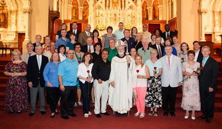 Nearly 200 couples attended the Gold and Silver Wedding Anniversary Mass, celebrated by Cardinal Seán P. O’Malley June 2 at the Cathedral of the Holy Cross. During the Mass the couples renew their vows.
Pilot photo/ Gregory L. Tracy 
