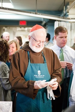 Cardinal Seán P. O'Malley, Boston Mayor-elect Marty Walsh and Sen. Edward Markey serve meals at Pine Street Inn Dec. 24, 2013. Pilot photo by Gregory L. Tracy