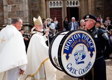 Cardinal Seán P. O'Malley celebrates the Mass for Public Safety Personnel, sometimes called the Blue Mass, at the Cathedral of the Holy Cross Sept. 21, 2014.
Pilot photo/ Gregory L. Tracy 
