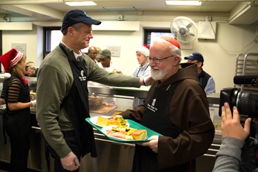 Cardinal Seán P. O'Malley visits Pine Street Inn homeless shelter in Boston Dec. 24, 2104.
Pilot photo/ Christopher S. Pineo 
