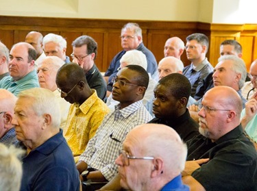 Boston clergy share priestly fraternity in a casual setting at the Annual St. John Vianney Cookout hosted by St. John Seminary, Aug. 6, 2015. The gathering began with a talk on the papal encyclical “Laudato Si’” by Father J. Bryan Hehir.
Pilot photo/ Christopher S. Pineo 
