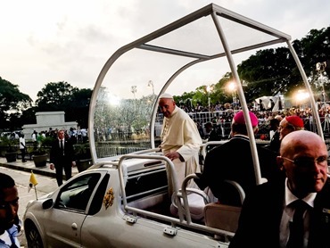 Pope Francis departs after addressing a gathering of young people at the Felix Varela in Havana.
Pilot photo/Gregory L. Tracy
