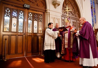 Cardinal O’Malley seals the Jubilee Year Holy Door of Mercy at the conclusion of the 2015 Cheverus Awards Vespers service celebrated Nov. 29 at the Cathedral of the Holy Cross. Pilot photo/ Gregory L. Tracy 