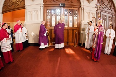 Cardinal O’Malley seals the Jubilee Year Holy Door of Mercy at the conclusion of the 2015 Cheverus Awards Vespers service celebrated Nov. 29 at the Cathedral of the Holy Cross. Pilot photo/ Gregory L. Tracy 