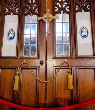 Cardinal O’Malley seals the Jubilee Year Holy Door of Mercy at the conclusion of the 2015 Cheverus Awards Vespers service celebrated Nov. 29 at the Cathedral of the Holy Cross. Pilot photo/ Gregory L. Tracy 