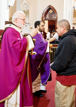 Cardinal Seán P. O'Malley celebrates “24 Hours for the Lord” at St. Joseph Parish in Lynn, March 4, 2016.
Pilot photo/ Gregory L. Tracy
