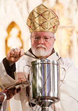 Chrism Mass March 22, 2016 at the Cathedral of the Holy Cross in Boston. Pilot photo/ Gregory L. Tracy