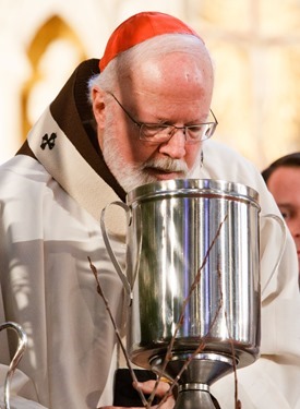 Chrism Mass March 22, 2016 at the Cathedral of the Holy Cross in Boston. Pilot photo/ Gregory L. Tracy