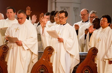 Chrism Mass March 22, 2016 at the Cathedral of the Holy Cross in Boston. Pilot photo/ Gregory L. Tracy