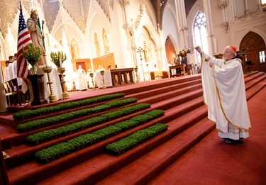 St. Patrick's Day Mass at the Cathedral of the Holy Cross, March 17, 2016. Pilot photo/ Gregory L. Tracy