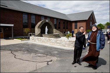 Cardinal O’Malley participates in Pastoral Center Service week at Immaculate Conception Church in Stoughton May 16, 2016.  Pilot photo/ Gregory L. Tracy  