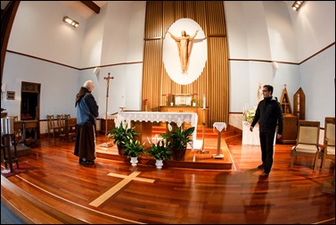 Cardinal O’Malley participates in Pastoral Center Service week at Immaculate Conception Church in Stoughton May 16, 2016.  Pilot photo/ Gregory L. Tracy  