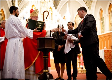 Pentecost Vigil at the Cathedral of the Holy Cross May 14, 2016. 
Pilot photo/ Gregory L. Tracy
