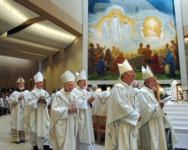 Archbihop of Boston Cardinal Sean O'Malley,left, pictured at the National Rededication of the Basilica of Our Lady of Knock. The cardinal led 179 of his Boston pilgrims to the ceremony attended Papal Nuncio Archbishop Charles John Browne, and members of the Irish hierarchy including from left, Archbishop of Tuam Michael Neary, Archbishop of Armagh Eamon Martin, Archbishop of dublin Diarmuid Martin and Archbishop of Cashel and Emly Kieran O'Reilly. Picture Henry Wills. 