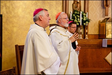 Bishops-elect Robert Reed and Mark O’Connell take their Oath of Fidelity before Cardinal O’Malley during a Mass broadcast live on CatholicTV Aug. 12, 2016. During the Mass, the cardinal also blessed the insignia — crossiers, mitres and rings — that the bishops will receive at their ordination.
Pilot photo/ Gregory L. Tracy 
