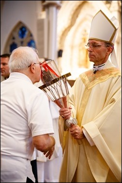 Bishop Robert P. Reed celebrates Mass for the Feast of St. Padre Pio at the Cathedral of the Holy Cross in the presence of the relic of the saint’s heart Sept. 23, 2016. Afterwards, the faithful were invited to venerate the relic. Pilot photo/ Gregory L. Tracy 