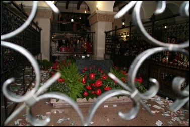 thousands-come-to-pray-at-padre-pio-tomb