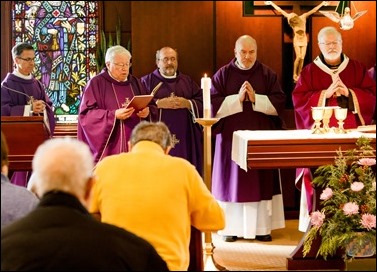 Mass to commemorate the 50th anniversary of priestly ordination of Bishop Arthur Kennedy, celebrated by Cardinal Seán P. O'Malley at the Archdiocese of Boston’s Pastoral Center, Dec. 19, 2016.
Pilot photo/ Gregory L. Tracy 
