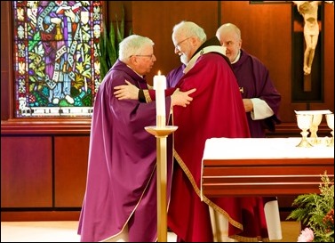 Mass to commemorate the 50th anniversary of priestly ordination of Bishop Arthur Kennedy, celebrated by Cardinal Seán P. O'Malley at the Archdiocese of Boston’s Pastoral Center, Dec. 19, 2016.
Pilot photo/ Gregory L. Tracy 
