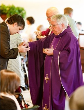 Mass to commemorate the 50th anniversary of priestly ordination of Bishop Arthur Kennedy, celebrated by Cardinal Seán P. O'Malley at the Archdiocese of Boston’s Pastoral Center, Dec. 19, 2016.
Pilot photo/ Gregory L. Tracy 
