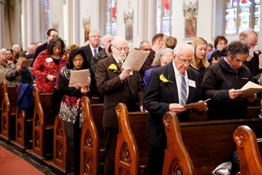 Cardinal Seán P. O'Malley presents the annual Cheverus Award Medals to 113 recipients Dec. 4, 2016 at the Cathedral of the Holy Cross.
Pilot photo/ Gregory L. Tracy 
