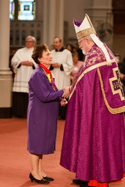 Cardinal Seán P. O'Malley presents the annual Cheverus Award Medals to 113 recipients Dec. 4, 2016 at the Cathedral of the Holy Cross.
Pilot photo/ Gregory L. Tracy 
