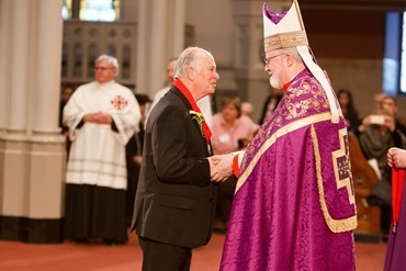 Cardinal Seán P. O'Malley presents the annual Cheverus Award Medals to 113 recipients Dec. 4, 2016 at the Cathedral of the Holy Cross.
Pilot photo/ Gregory L. Tracy 
