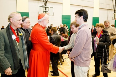 Cardinal Seán P. O'Malley presents the annual Cheverus Award Medals to 113 recipients Dec. 4, 2016 at the Cathedral of the Holy Cross.
Pilot photo/ Gregory L. Tracy 
