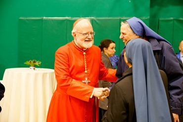 Cardinal Seán P. O'Malley presents the annual Cheverus Award Medals to 113 recipients Dec. 4, 2016 at the Cathedral of the Holy Cross.
Pilot photo/ Gregory L. Tracy 
