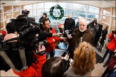 Cardinal Sean P. O’Malley joins volunteers serving Christmas Eve lunch at the Pine Street Inn shelter in Boston, Dec. 24, 2016.
Pilot photo/ Gregory L. Tracy
