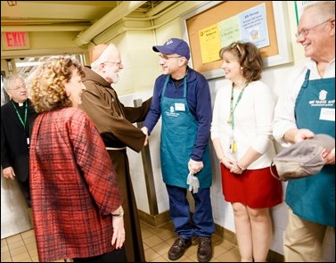 Cardinal Sean P. O’Malley joins volunteers serving Christmas Eve lunch at the Pine Street Inn shelter in Boston, Dec. 24, 2016.
Pilot photo/ Gregory L. Tracy
