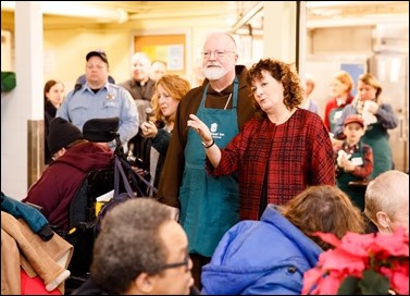 Cardinal Sean P. O’Malley joins volunteers serving Christmas Eve lunch at the Pine Street Inn shelter in Boston, Dec. 24, 2016.
Pilot photo/ Gregory L. Tracy
