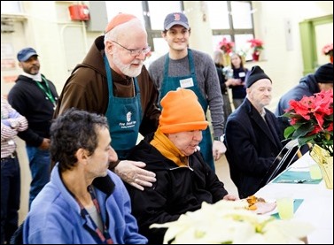 Cardinal Sean P. O’Malley joins volunteers serving Christmas Eve lunch at the Pine Street Inn shelter in Boston, Dec. 24, 2016.
Pilot photo/ Gregory L. Tracy
