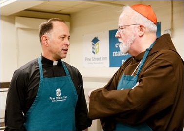 Cardinal Sean P. O’Malley joins volunteers serving Christmas Eve lunch at the Pine Street Inn shelter in Boston, Dec. 24, 2016.
Pilot photo/ Gregory L. Tracy
