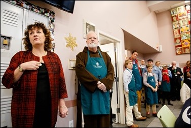 Cardinal Sean P. O’Malley joins volunteers serving Christmas Eve lunch at the Pine Street Inn shelter in Boston, Dec. 24, 2016.
Pilot photo/ Gregory L. Tracy
