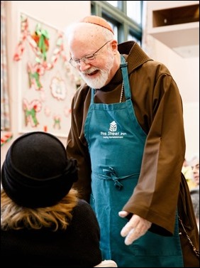 Cardinal Sean P. O’Malley joins volunteers serving Christmas Eve lunch at the Pine Street Inn shelter in Boston, Dec. 24, 2016.
Pilot photo/ Gregory L. Tracy
