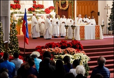 Cardinal Seán P. O'Malley celebrates Mass with the Haitian community of Boston at the Cathedral of the Holy Cross Jan. 1, 2017. Pilot photo/ Gregory L. Tracy 