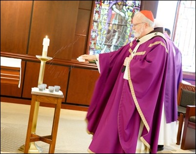 Cardinal Sean O’Malley celebrates Ash Wednesday Mass at the Archdiocese of Boston’s Pastoral Center March 1, 2017. Pilot photo/ Gregory L. Tracy 