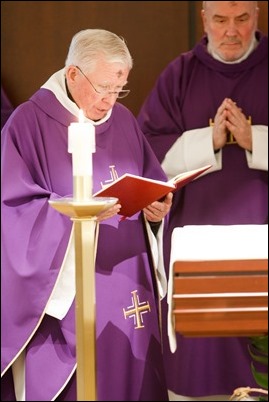 Cardinal Sean O’Malley celebrates Ash Wednesday Mass at the Archdiocese of Boston’s Pastoral Center March 1, 2017. Pilot photo/ Gregory L. Tracy 