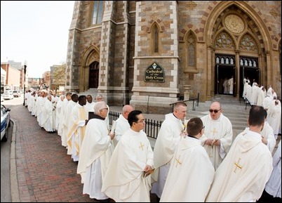 Cardinal Sean P. O’Malley celebrates the annual Chrism Mass at the Cathedral of the Holy Cross April 11, 2017.
Pilot photo/ Gregory L. Tracy 
