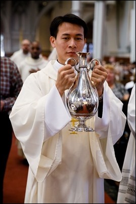 Cardinal Sean P. O’Malley celebrates the annual Chrism Mass at the Cathedral of the Holy Cross April 11, 2017.
Pilot photo/ Gregory L. Tracy 
