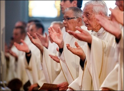 Cardinal Sean P. O’Malley celebrates the annual Chrism Mass at the Cathedral of the Holy Cross April 11, 2017.
Pilot photo/ Gregory L. Tracy 
