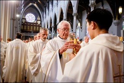 Cardinal Sean P. O’Malley celebrates the annual Chrism Mass at the Cathedral of the Holy Cross April 11, 2017.
Pilot photo/ Gregory L. Tracy 
