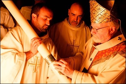 Cardinal O’Malley celebrates the Easter Vigil April 15, 2017 at the Cathedral of the Holy Cross. Pilot photo/ Mark Labbe. 