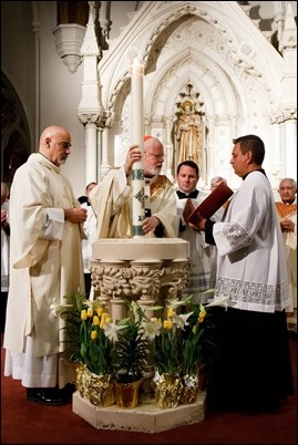 Cardinal O’Malley celebrates the Easter Vigil April 15, 2017 at the Cathedral of the Holy Cross. Pilot photo/ Mark Labbe. 